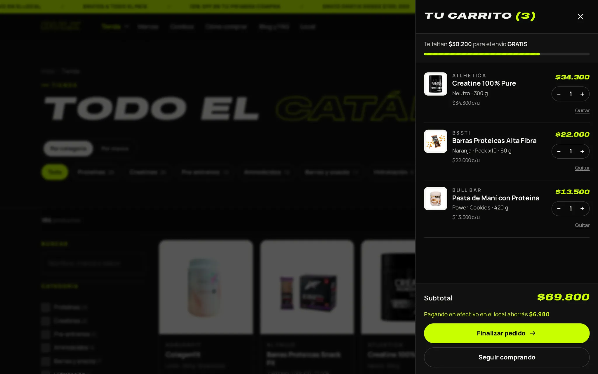 El carrito de BULK abierto con tres productos, la barra de lo que falta para el envío gratis y el ahorro pagando en efectivo