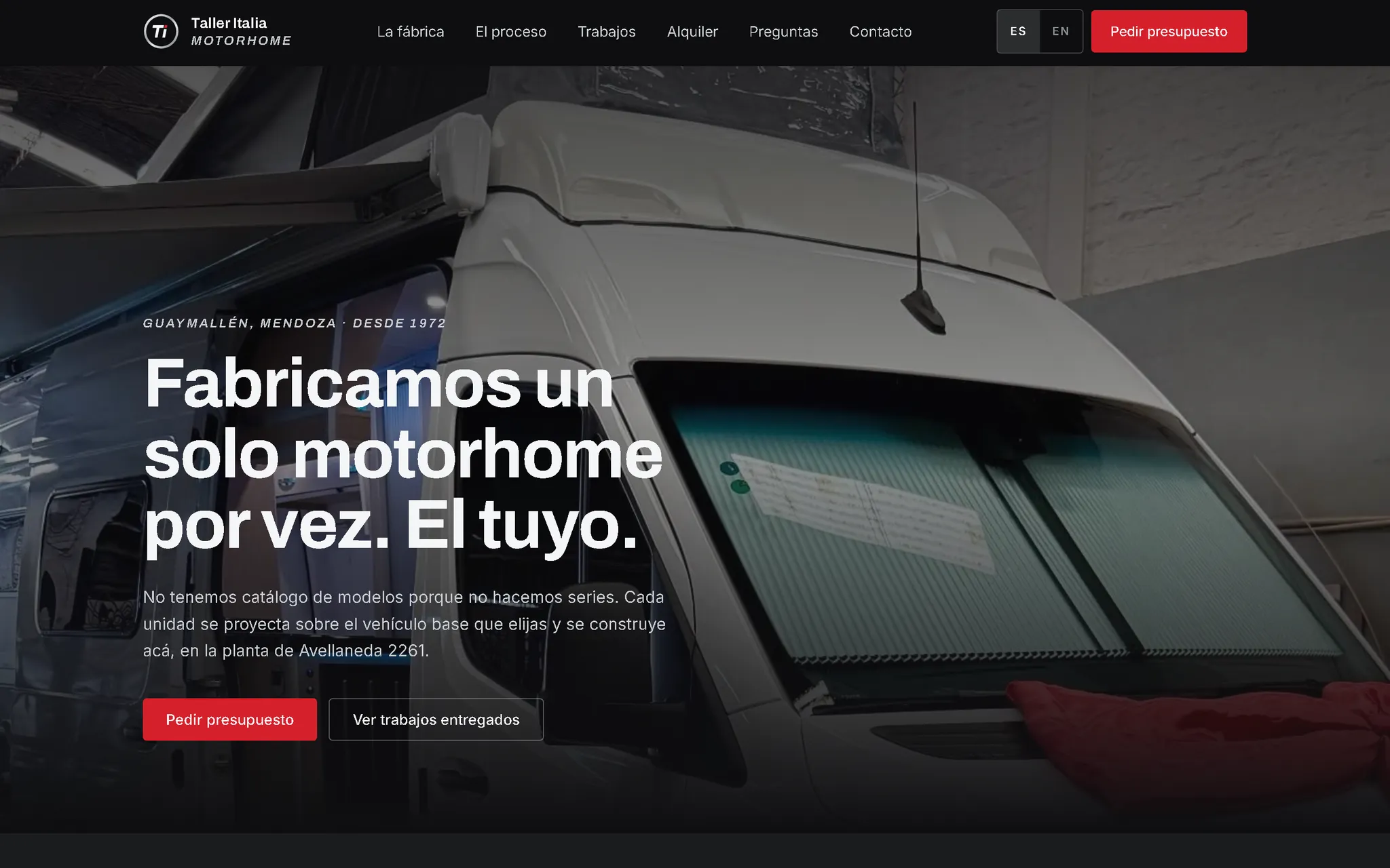 Portada del sitio de Taller Italia: un motorhome en la planta, con el título «Fabricamos un solo motorhome por vez. El tuyo.»